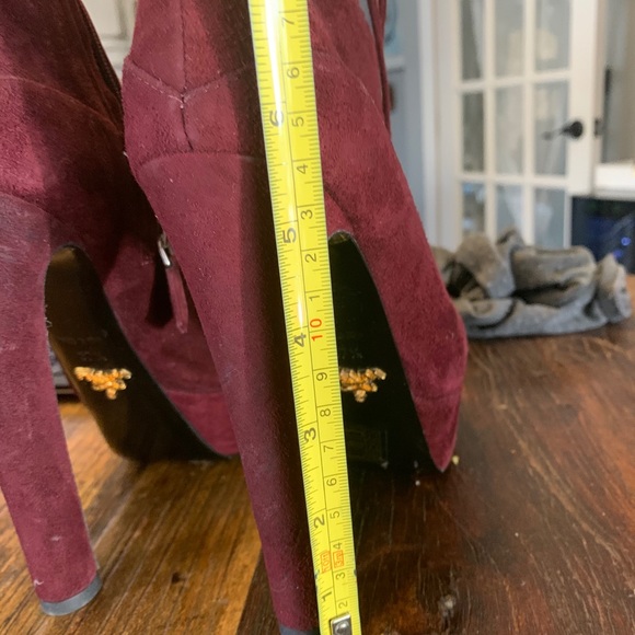 Prada bottles - Picture 6 of 7